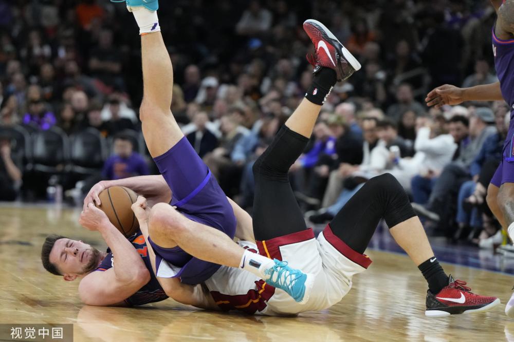 许多球迷和 许多球迷和